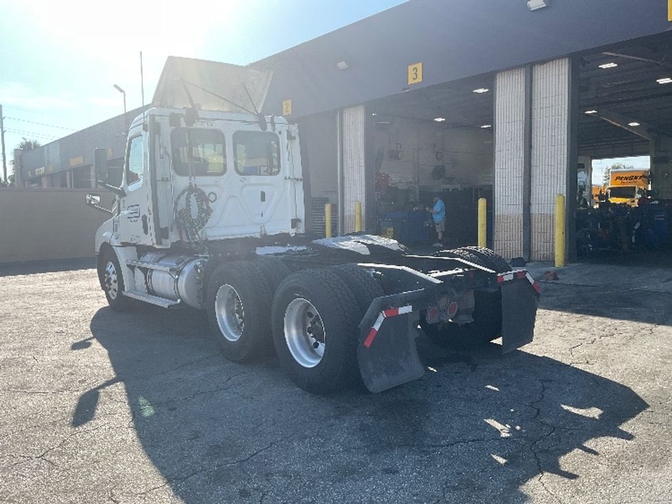 Day Cab Tractor-Heavy Duty Tractors-Freightliner-2020-T12664ST-Orlando-FL-531,665\n\t\tmiles-$ 42,500 - Image 5