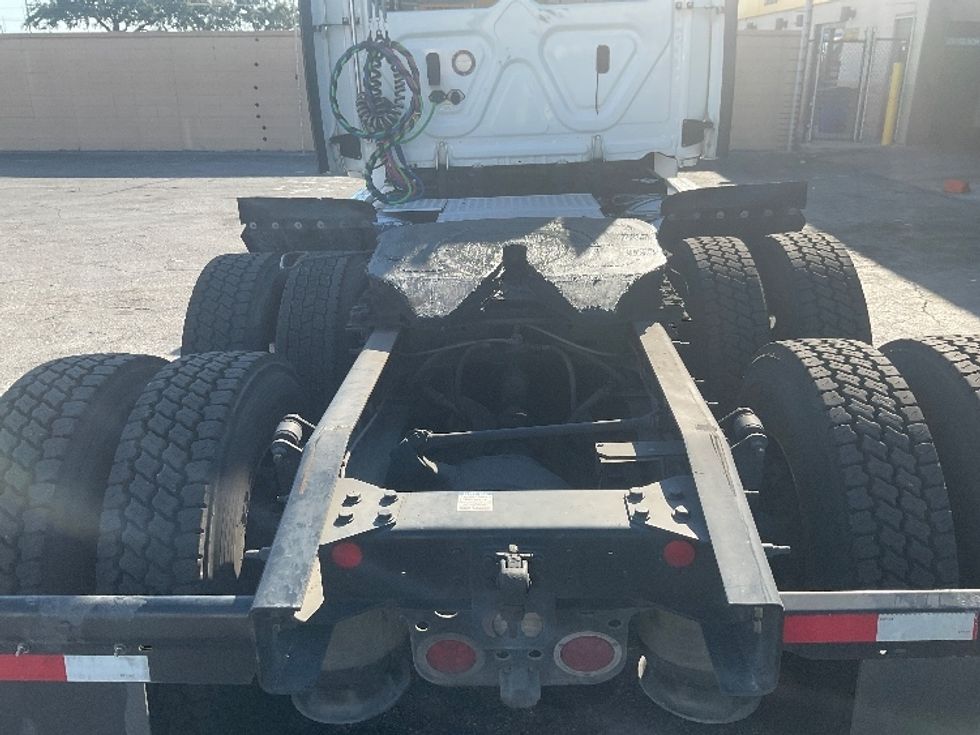 Day Cab Tractor-Heavy Duty Tractors-Freightliner-2020-T12664ST-Orlando-FL-531,665\n\t\tmiles-$ 42,500 - Image 6