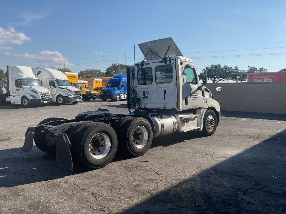 Day Cab Tractor-Heavy Duty Tractors-Freightliner-2020-T12664ST-Orlando-FL-531,665\n\t\tmiles-$ 42,500 - Image 7