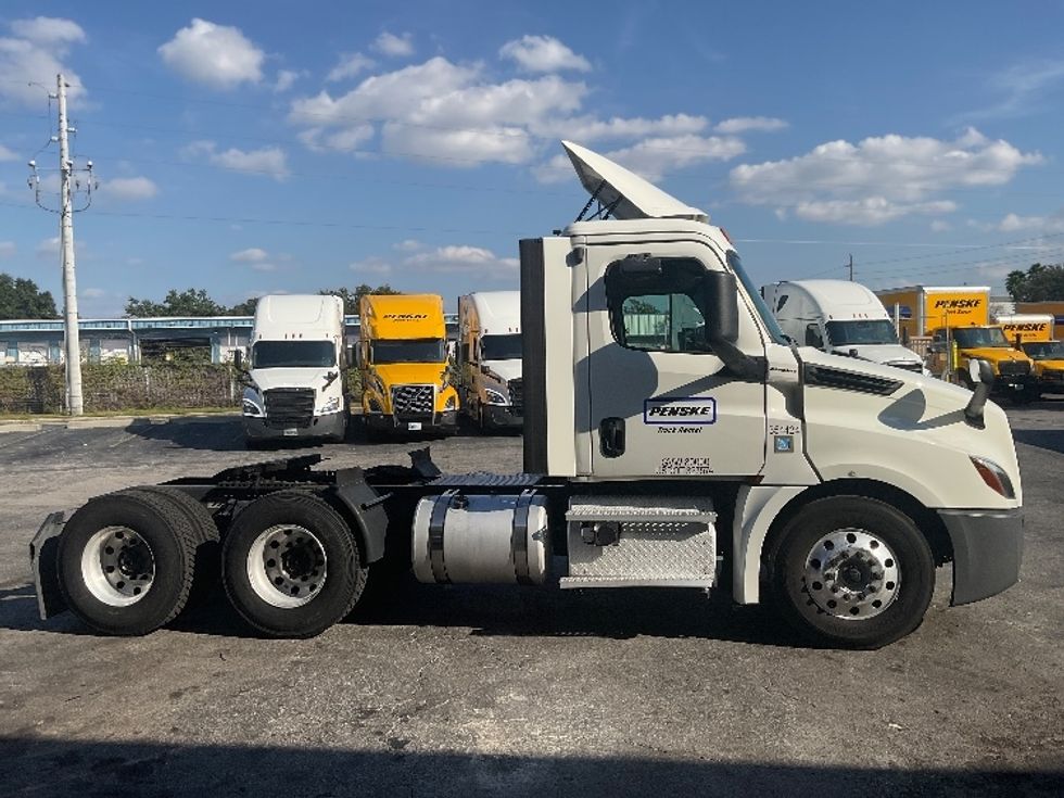 Day Cab Tractor-Heavy Duty Tractors-Freightliner-2020-T12664ST-Orlando-FL-531,665\n\t\tmiles-$ 42,500 - Image 8