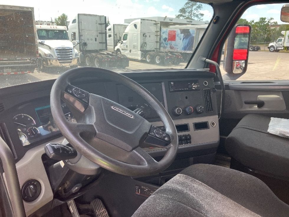 Day Cab Tractor-Heavy Duty Tractors-Freightliner-2020-T12664ST-Orlando-FL-541,392\n\t\tmiles-$ 40,750 - Image 10