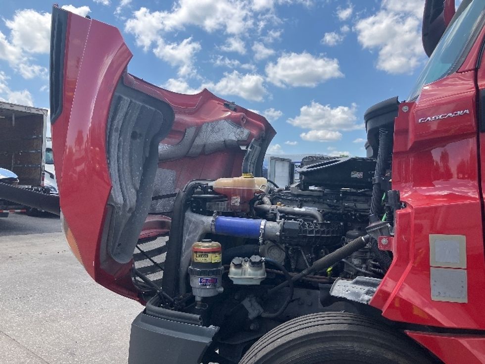 Day Cab Tractor-Heavy Duty Tractors-Freightliner-2020-T12664ST-Orlando-FL-541,392\n\t\tmiles-$ 40,750 - Image 16