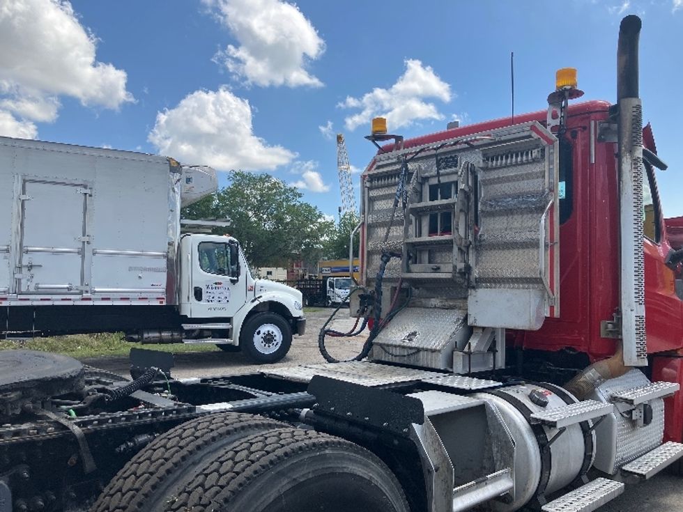 Day Cab Tractor-Heavy Duty Tractors-Freightliner-2020-T12664ST-Orlando-FL-541,392\n\t\tmiles-$ 40,750 - Image 17