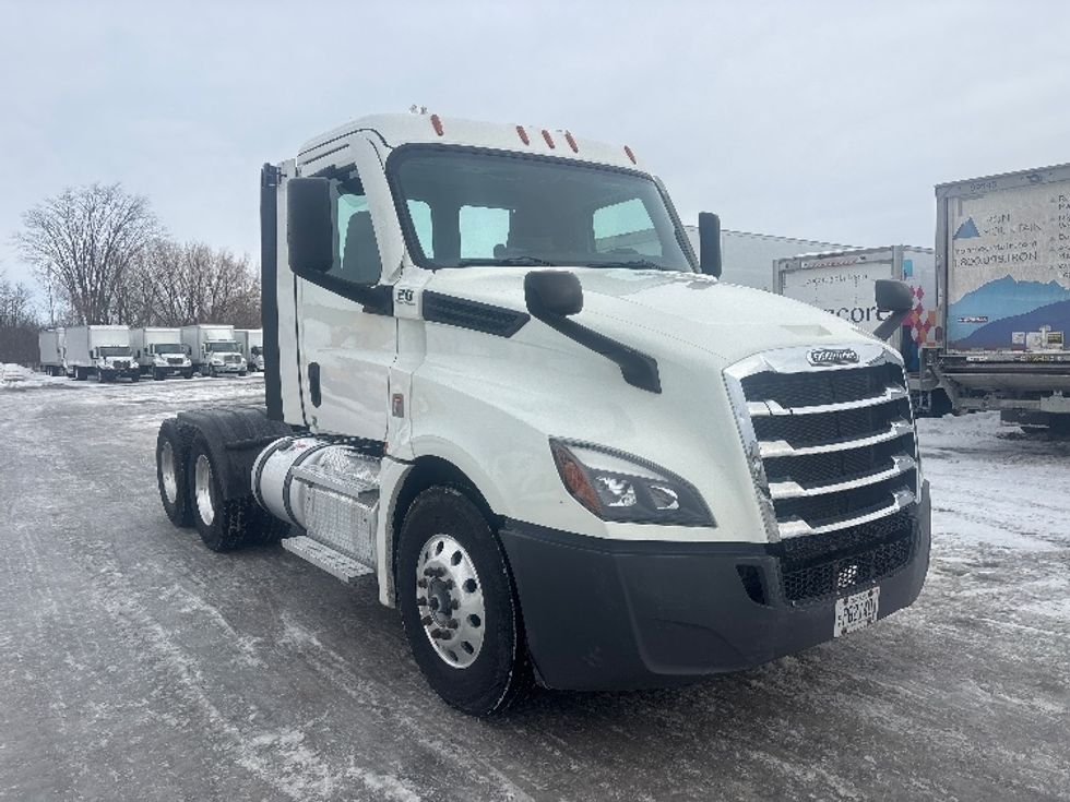 Day Cab Tractor-Heavy Duty Tractors-Freightliner-2020-T12664ST-Ottawa-ON-364,062\n\t\tkm-$ 77,500 - Image 1