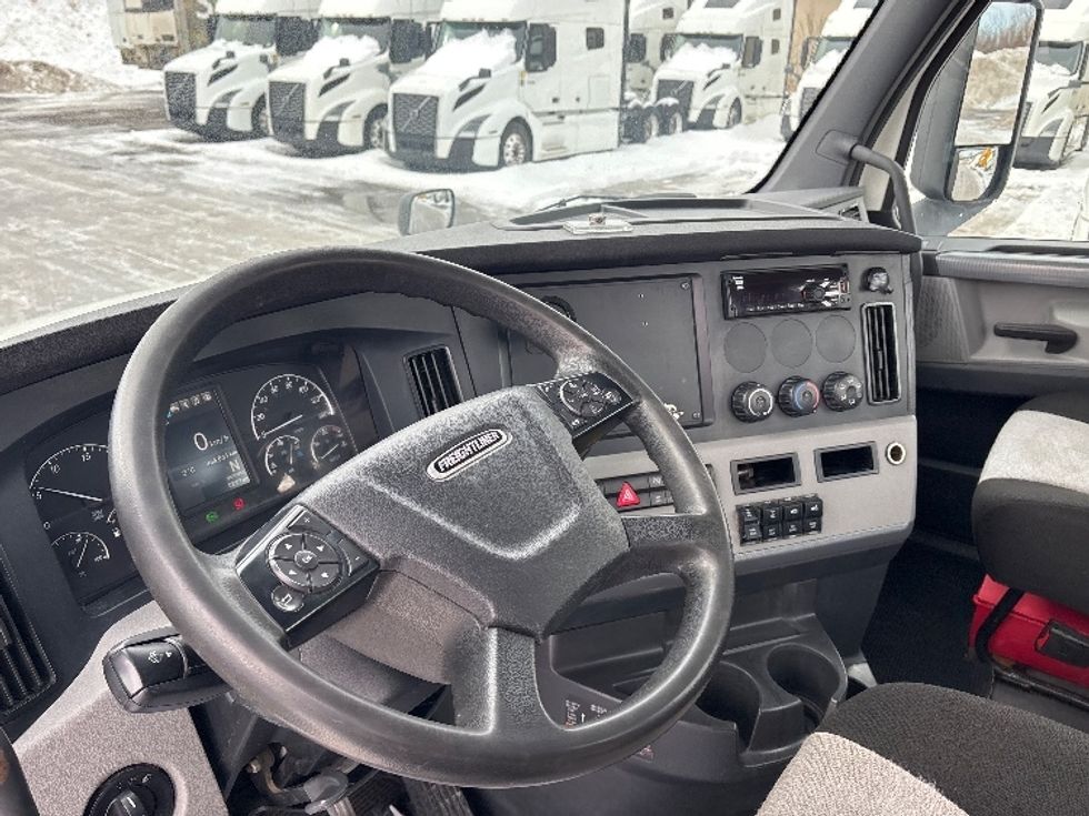 Day Cab Tractor-Heavy Duty Tractors-Freightliner-2020-T12664ST-Ottawa-ON-364,062\n\t\tkm-$ 77,500 - Image 10