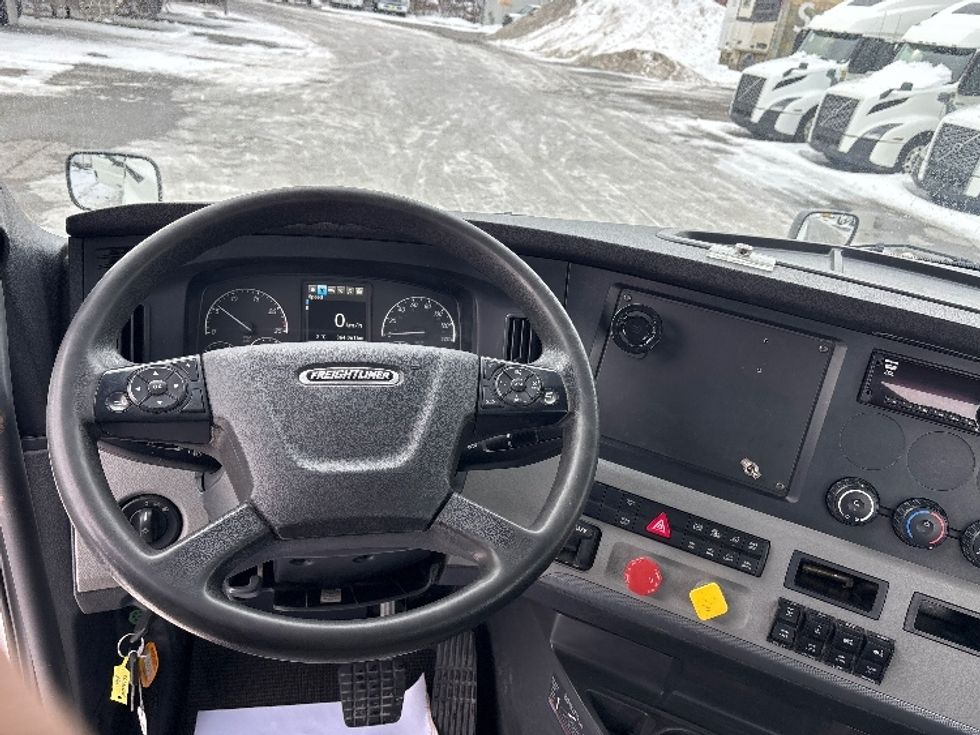 Day Cab Tractor-Heavy Duty Tractors-Freightliner-2020-T12664ST-Ottawa-ON-364,062\n\t\tkm-$ 77,500 - Image 11