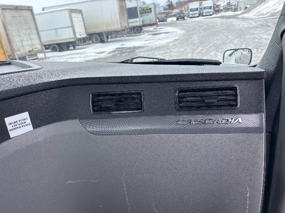 Day Cab Tractor-Heavy Duty Tractors-Freightliner-2020-T12664ST-Ottawa-ON-364,062\n\t\tkm-$ 77,500 - Image 13