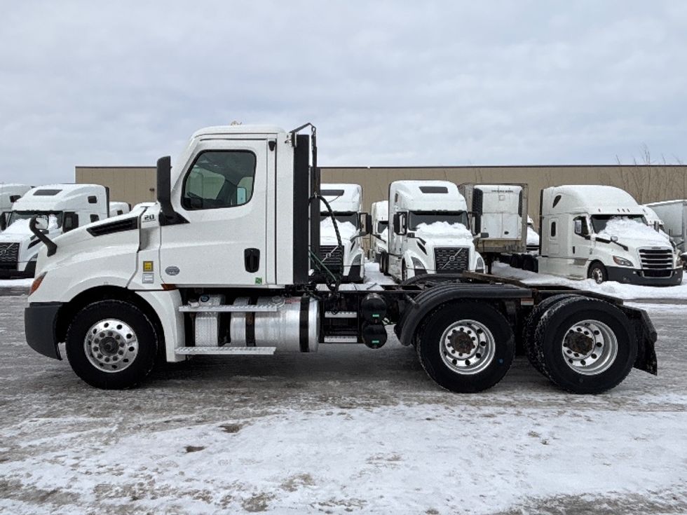 Day Cab Tractor-Heavy Duty Tractors-Freightliner-2020-T12664ST-Ottawa-ON-364,062\n\t\tkm-$ 77,500 - Image 4