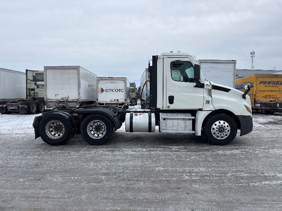 Day Cab Tractor-Heavy Duty Tractors-Freightliner-2020-T12664ST-Ottawa-ON-364,062\n\t\tkm-$ 77,500 - Image 8