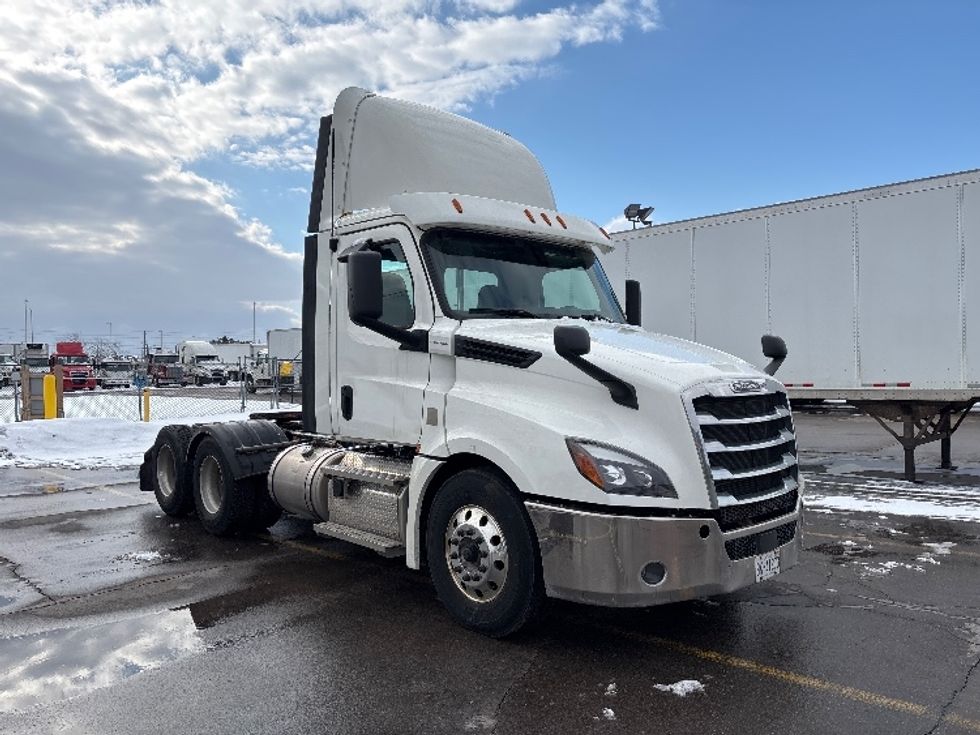 Day Cab Tractor-Heavy Duty Tractors-Freightliner-2020-T12664ST-Ottawa-ON-482,333\n\t\tkm-$ 63,750 - Image 1