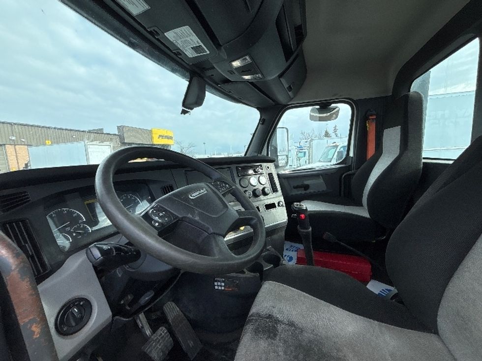 Day Cab Tractor-Heavy Duty Tractors-Freightliner-2020-T12664ST-Ottawa-ON-482,333\n\t\tkm-$ 63,750 - Image 10