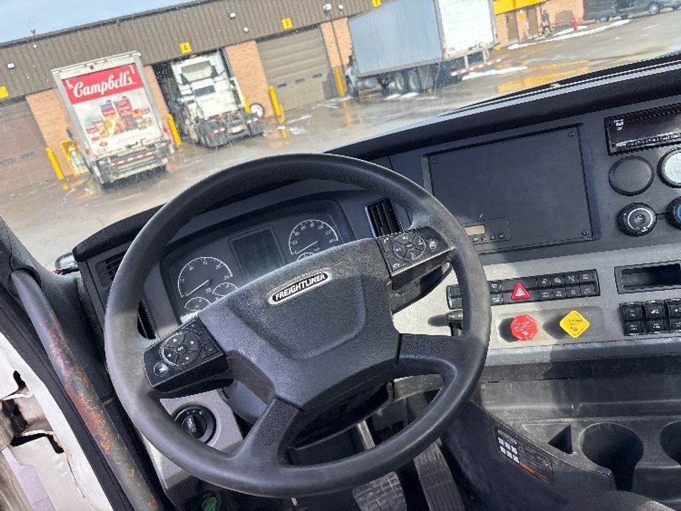 Day Cab Tractor-Heavy Duty Tractors-Freightliner-2020-T12664ST-Ottawa-ON-482,333\n\t\tkm-$ 63,750 - Image 11
