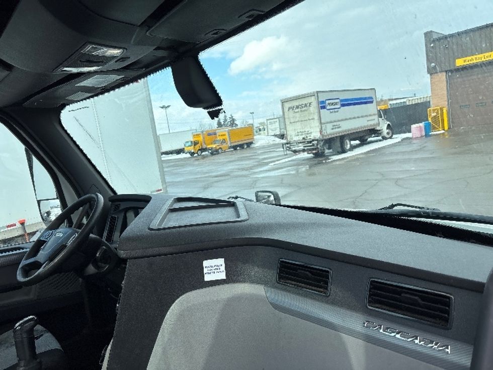 Day Cab Tractor-Heavy Duty Tractors-Freightliner-2020-T12664ST-Ottawa-ON-482,333\n\t\tkm-$ 63,750 - Image 13