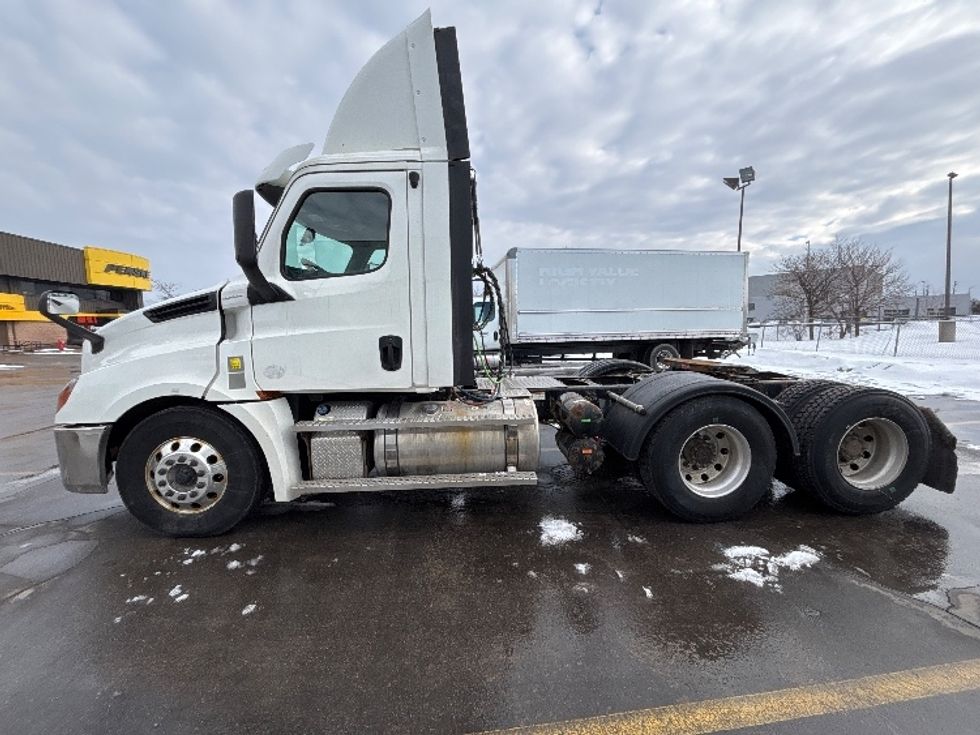 Day Cab Tractor-Heavy Duty Tractors-Freightliner-2020-T12664ST-Ottawa-ON-482,333\n\t\tkm-$ 63,750 - Image 4