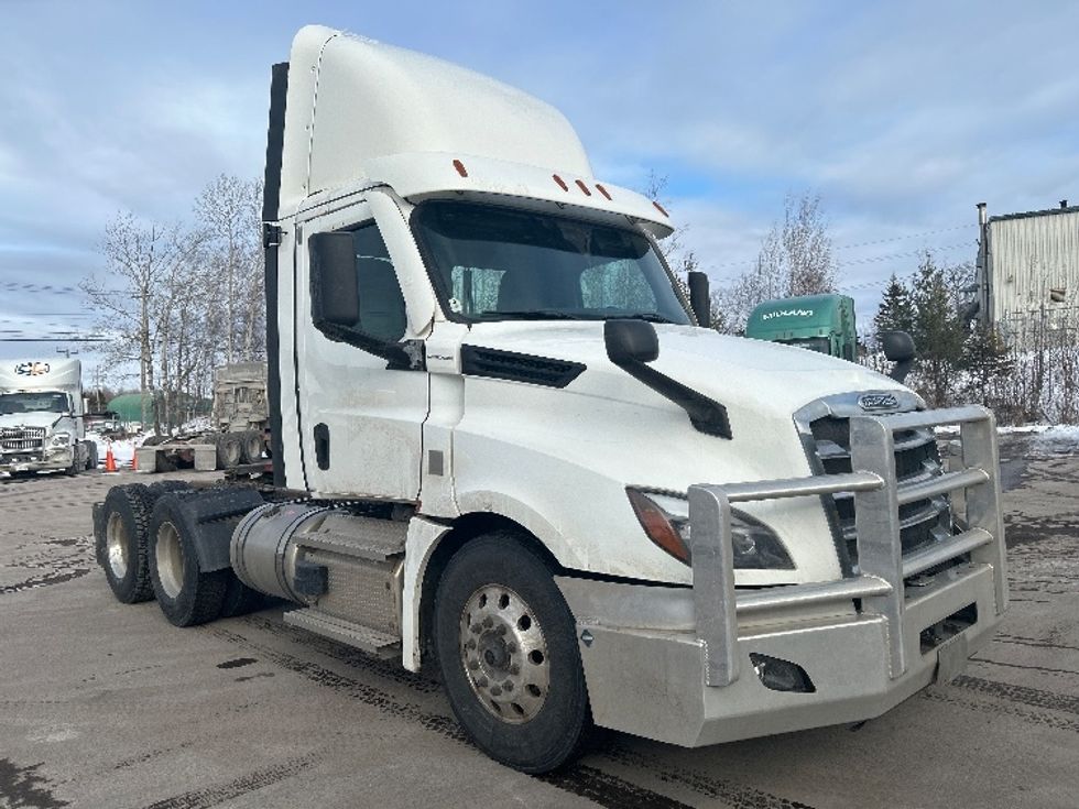 Day Cab Tractor-Heavy Duty Tractors-Freightliner-2020-T12664ST-Ottawa-ON-860,167\n\t\tkm-$ 49,500 - Image 1
