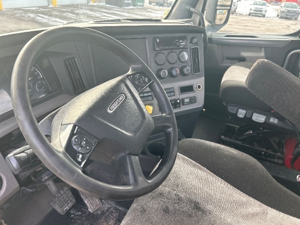 Day Cab Tractor-Heavy Duty Tractors-Freightliner-2020-T12664ST-Ottawa-ON-860,167\n\t\tkm-$ 49,500 - Image 10