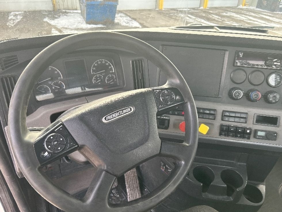 Day Cab Tractor-Heavy Duty Tractors-Freightliner-2020-T12664ST-Ottawa-ON-860,167\n\t\tkm-$ 49,500 - Image 11