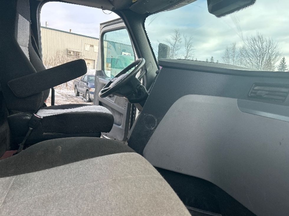 Day Cab Tractor-Heavy Duty Tractors-Freightliner-2020-T12664ST-Ottawa-ON-860,167\n\t\tkm-$ 49,500 - Image 14