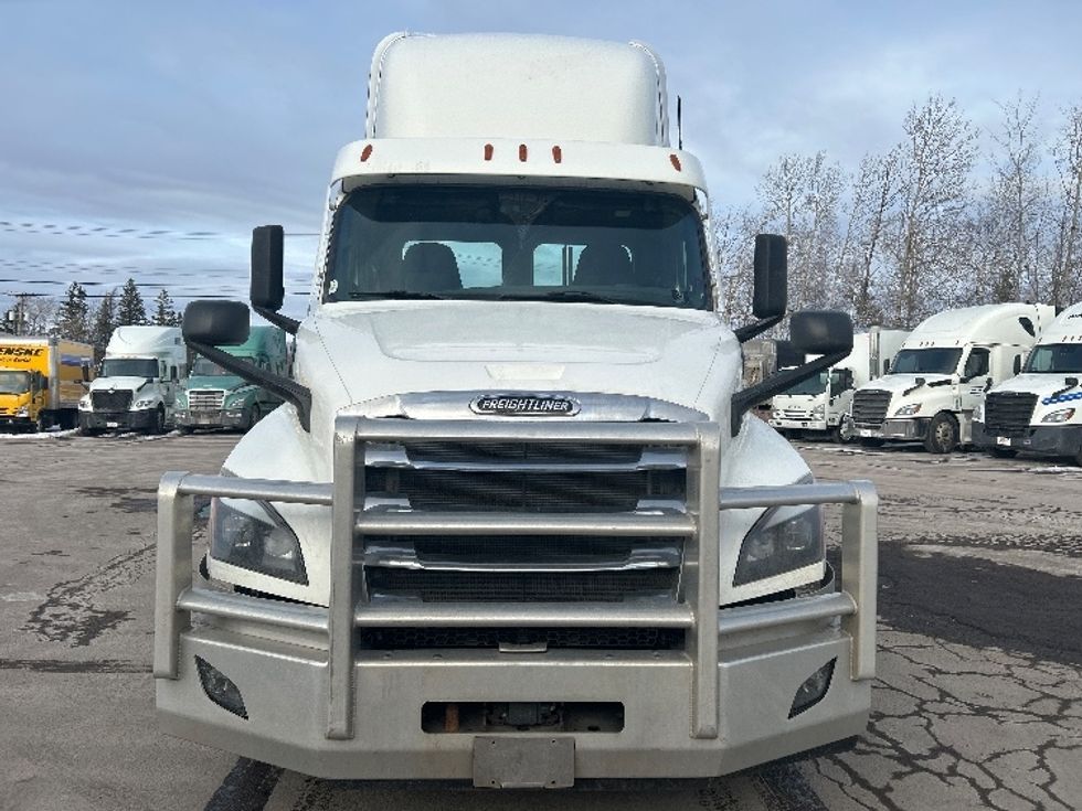 Day Cab Tractor-Heavy Duty Tractors-Freightliner-2020-T12664ST-Ottawa-ON-860,167\n\t\tkm-$ 49,500 - Image 2