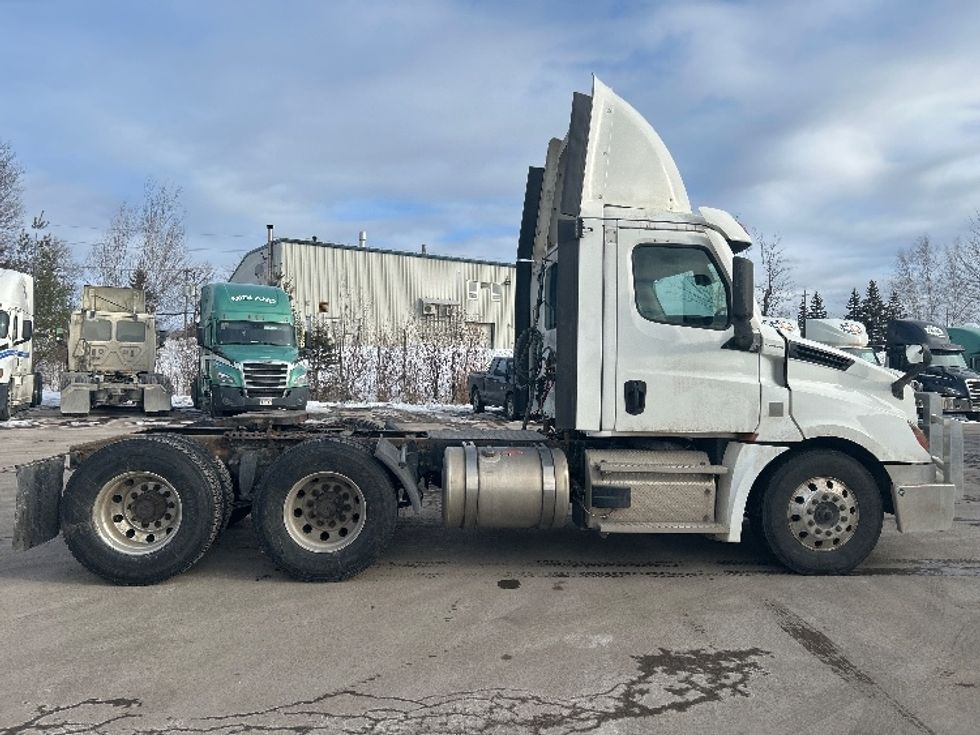 Day Cab Tractor-Heavy Duty Tractors-Freightliner-2020-T12664ST-Ottawa-ON-860,167\n\t\tkm-$ 49,500 - Image 8