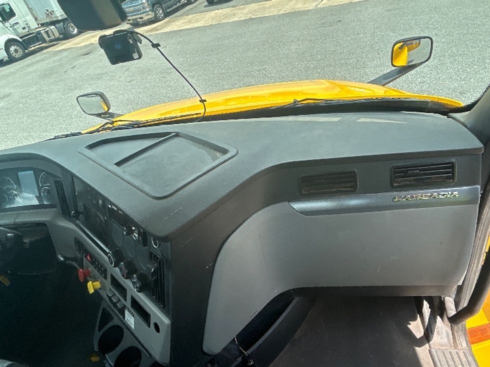 Day Cab Tractor-Heavy Duty Tractors-Freightliner-2020-T12664ST-Parkersburg-WV-532,588\n\t\tmiles-$ 37,000 - Image 12