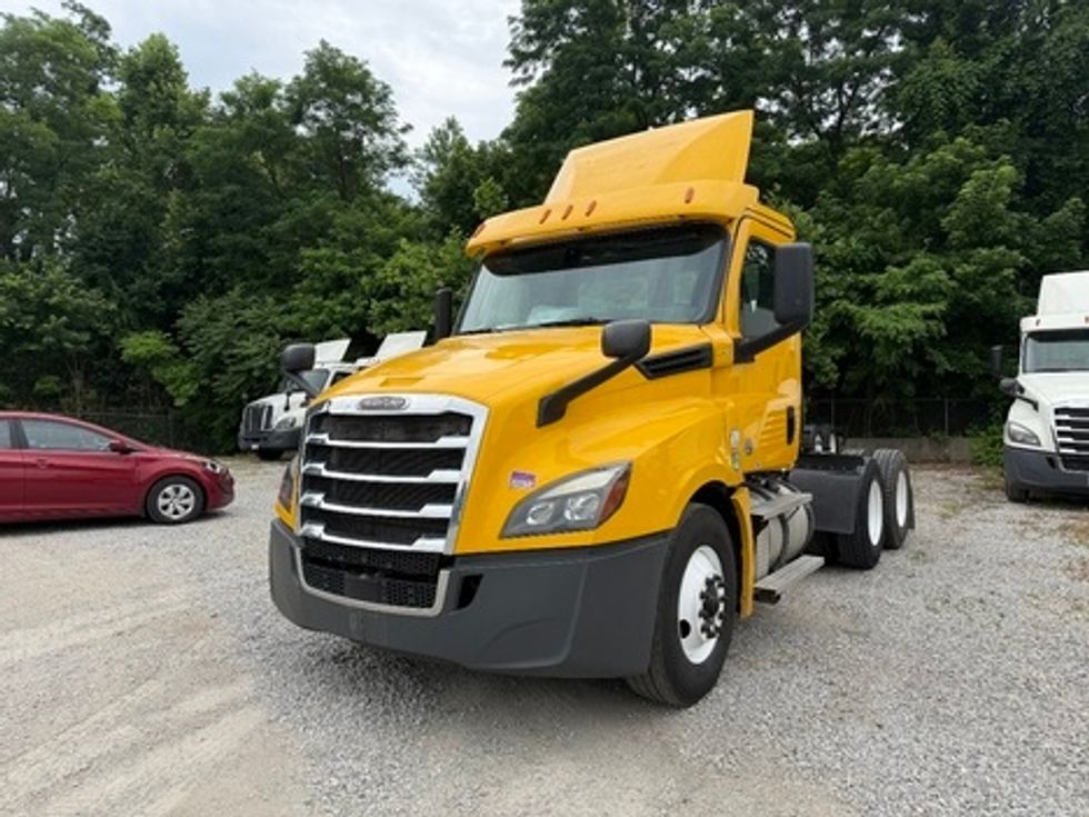 Day Cab Tractor-Heavy Duty Tractors-Freightliner-2020-T12664ST-Parkersburg-WV-532,588\n\t\tmiles-$ 37,000 - Image 3