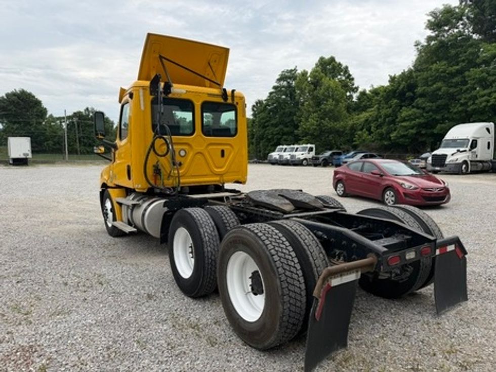 Day Cab Tractor-Heavy Duty Tractors-Freightliner-2020-T12664ST-Parkersburg-WV-532,588\n\t\tmiles-$ 37,000 - Image 5