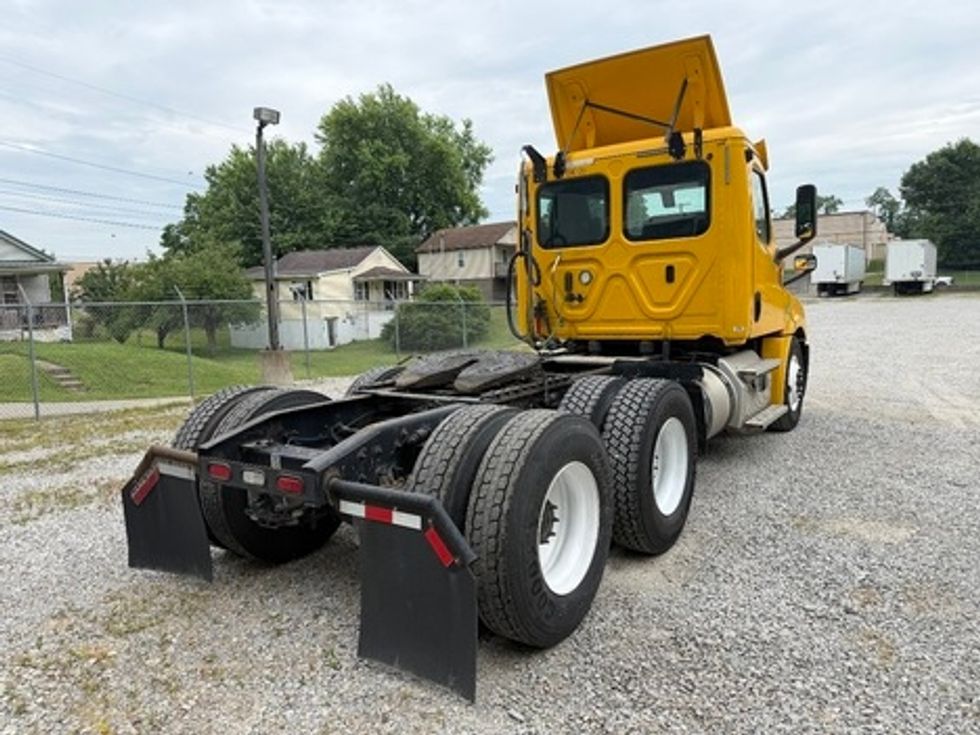 Day Cab Tractor-Heavy Duty Tractors-Freightliner-2020-T12664ST-Parkersburg-WV-532,588\n\t\tmiles-$ 37,000 - Image 7