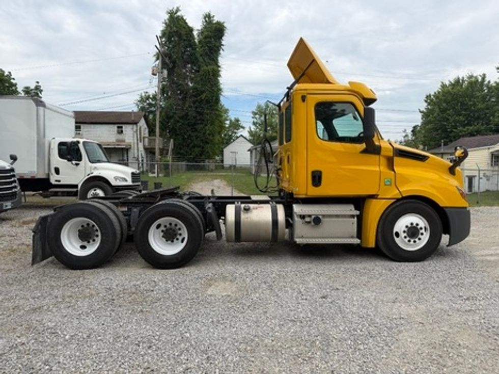 Day Cab Tractor-Heavy Duty Tractors-Freightliner-2020-T12664ST-Parkersburg-WV-532,588\n\t\tmiles-$ 37,000 - Image 8