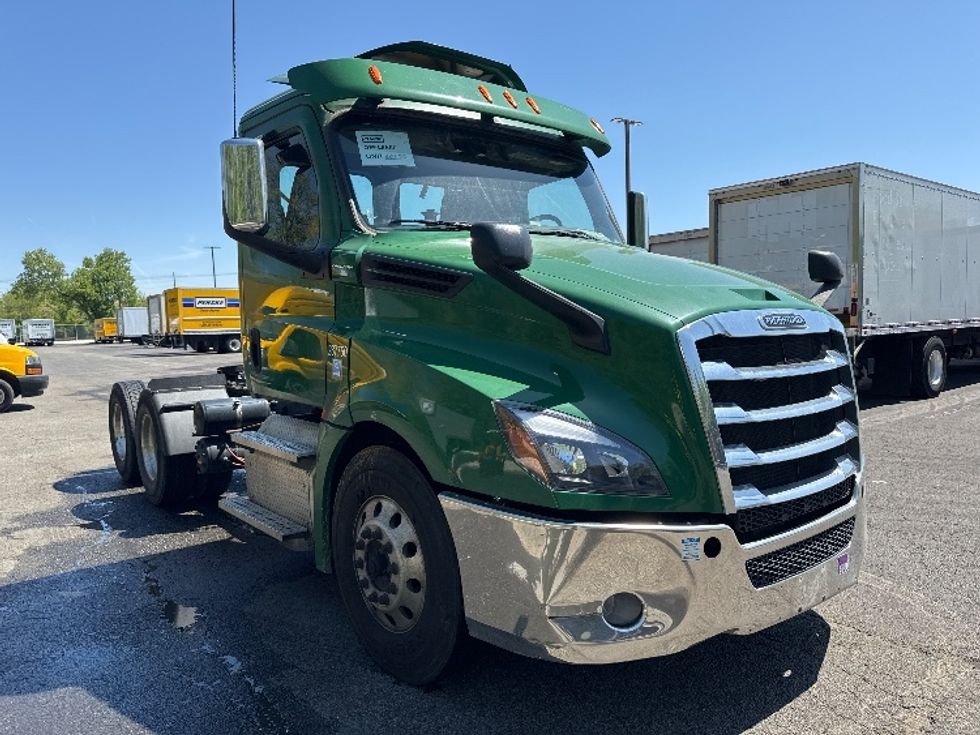 Day Cab Tractor-Heavy Duty Tractors-Freightliner-2020-T12664ST-Parsippany-NJ-264,915\n\t\tmiles-$ 57,000 - Image 1