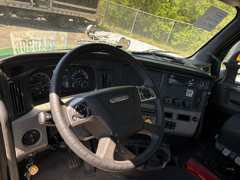 Day Cab Tractor-Heavy Duty Tractors-Freightliner-2020-T12664ST-Parsippany-NJ-264,915\n\t\tmiles-$ 57,000 - Image 10