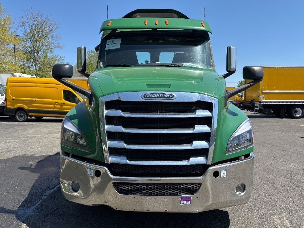 Day Cab Tractor-Heavy Duty Tractors-Freightliner-2020-T12664ST-Parsippany-NJ-264,915\n\t\tmiles-$ 57,000 - Image 2