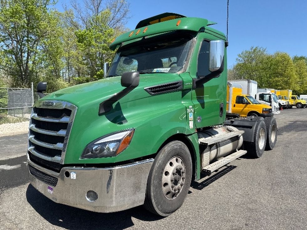 Day Cab Tractor-Heavy Duty Tractors-Freightliner-2020-T12664ST-Parsippany-NJ-264,915\n\t\tmiles-$ 57,000 - Image 3