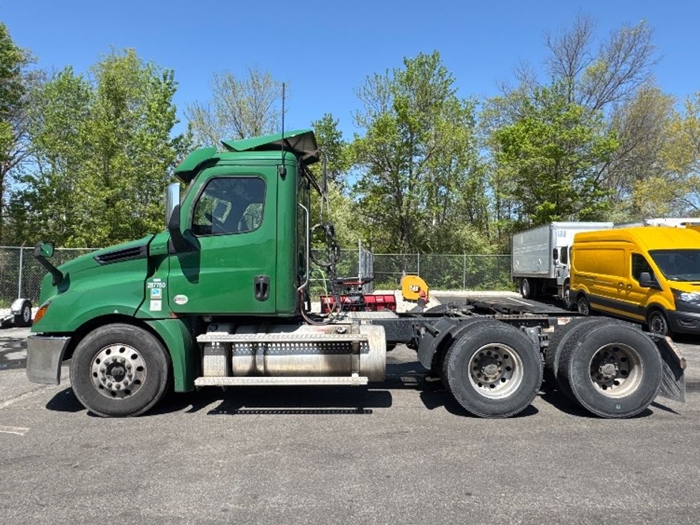 Day Cab Tractor-Heavy Duty Tractors-Freightliner-2020-T12664ST-Parsippany-NJ-264,915\n\t\tmiles-$ 57,000 - Image 4