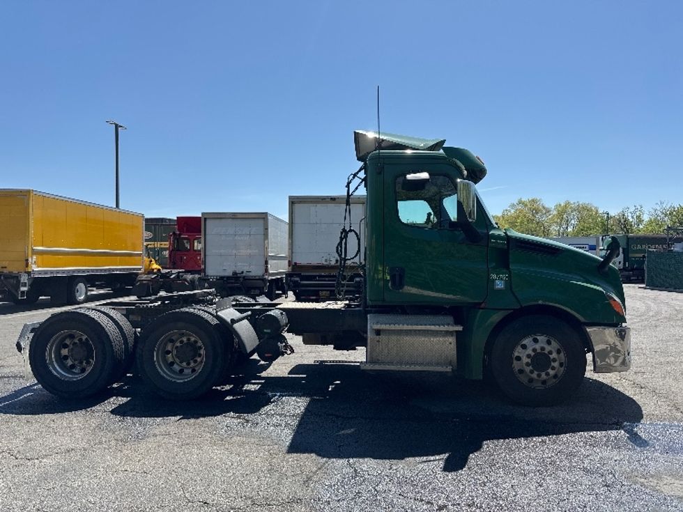 Day Cab Tractor-Heavy Duty Tractors-Freightliner-2020-T12664ST-Parsippany-NJ-264,915\n\t\tmiles-$ 57,000 - Image 8