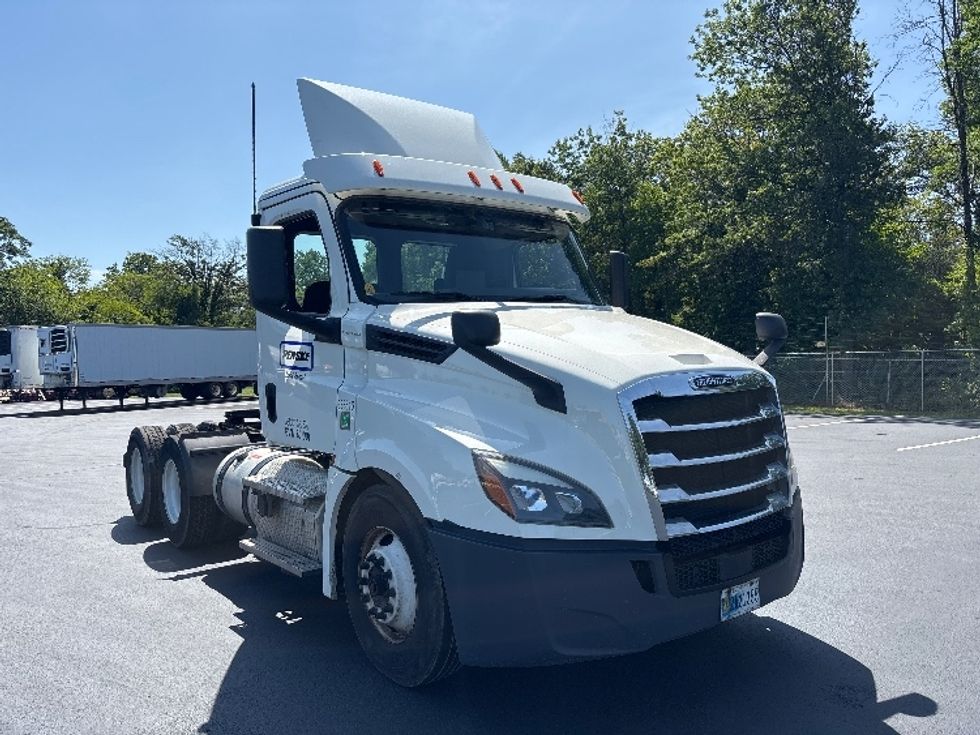 Day Cab Tractor-Heavy Duty Tractors-Freightliner-2020-T12664ST-Pennsauken-NJ-311,640\n\t\tmiles-$ 54,250 - Image 1
