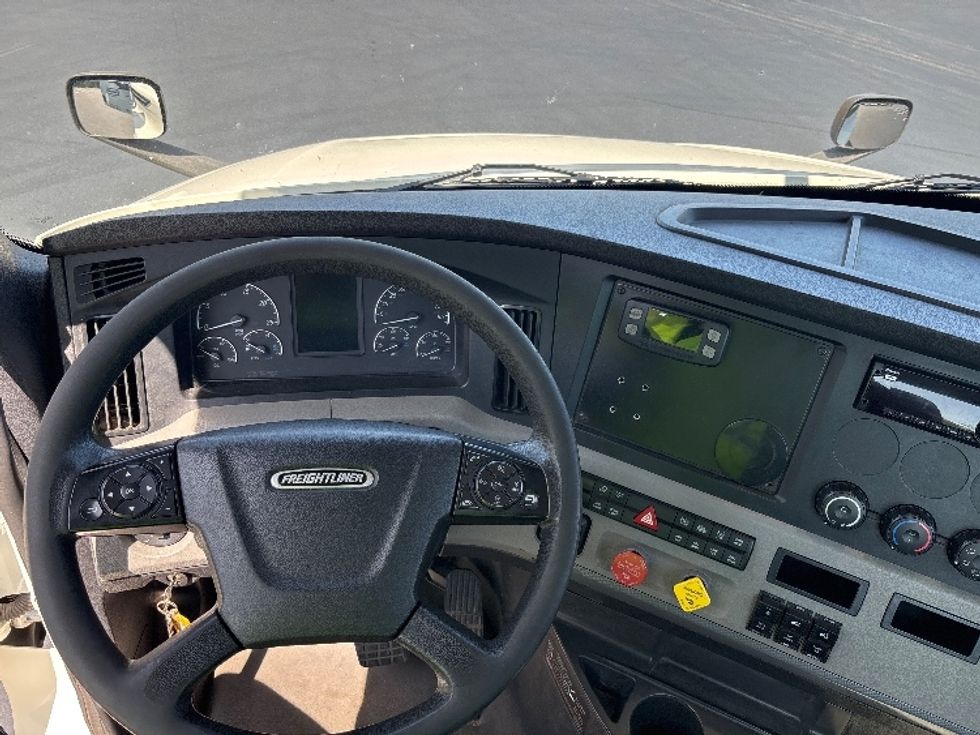 Day Cab Tractor-Heavy Duty Tractors-Freightliner-2020-T12664ST-Pennsauken-NJ-311,640\n\t\tmiles-$ 54,250 - Image 11