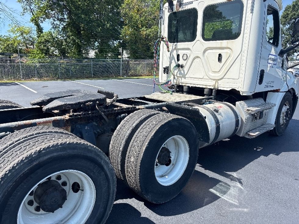 Day Cab Tractor-Heavy Duty Tractors-Freightliner-2020-T12664ST-Pennsauken-NJ-311,640\n\t\tmiles-$ 54,250 - Image 18