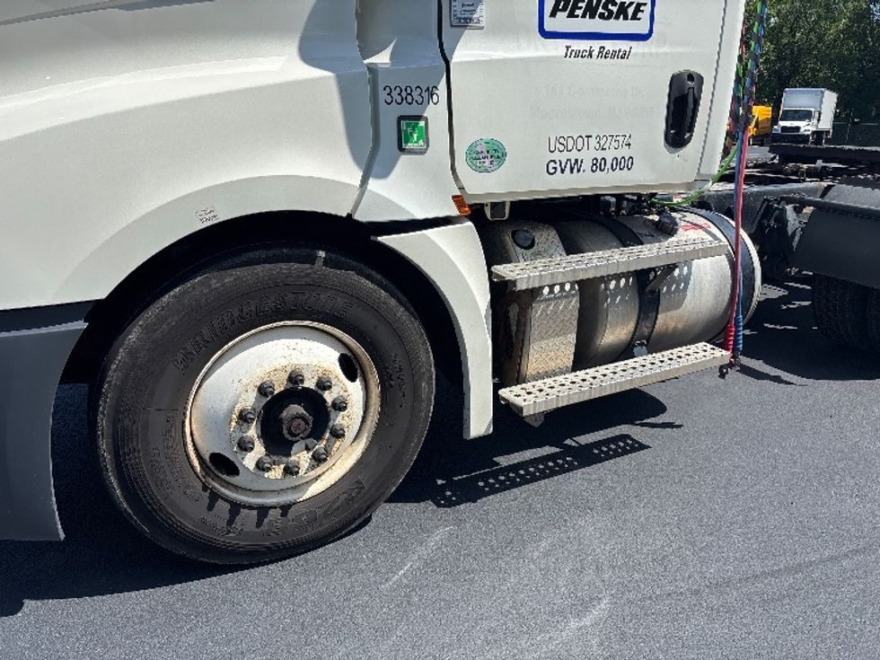 Day Cab Tractor-Heavy Duty Tractors-Freightliner-2020-T12664ST-Pennsauken-NJ-311,640\n\t\tmiles-$ 54,250 - Image 20