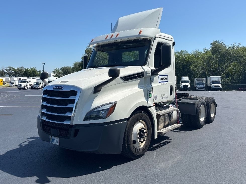 Day Cab Tractor-Heavy Duty Tractors-Freightliner-2020-T12664ST-Pennsauken-NJ-311,640\n\t\tmiles-$ 54,250 - Image 3