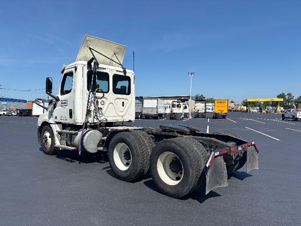 Day Cab Tractor-Heavy Duty Tractors-Freightliner-2020-T12664ST-Pennsauken-NJ-311,640\n\t\tmiles-$ 54,250 - Image 5
