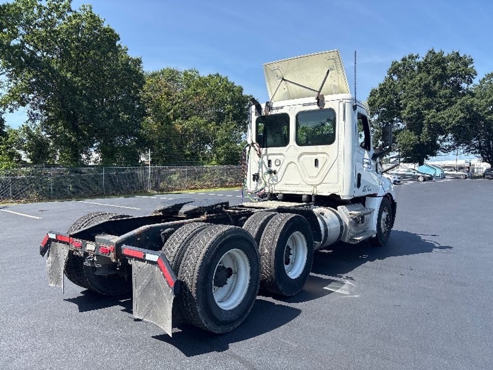 Day Cab Tractor-Heavy Duty Tractors-Freightliner-2020-T12664ST-Pennsauken-NJ-311,640\n\t\tmiles-$ 54,250 - Image 7