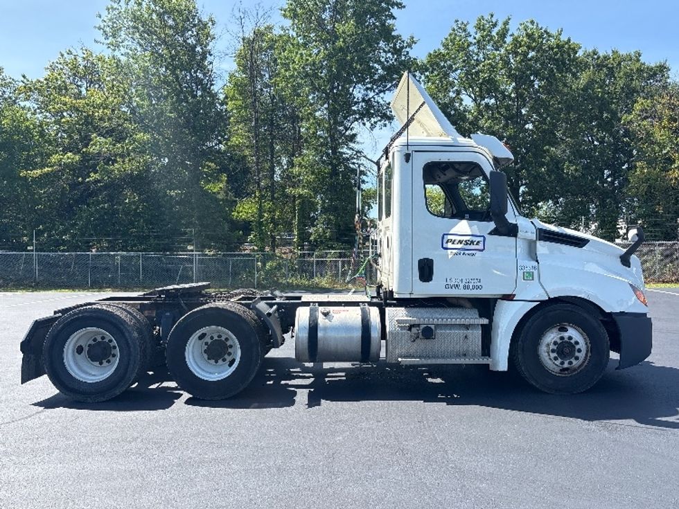 Day Cab Tractor-Heavy Duty Tractors-Freightliner-2020-T12664ST-Pennsauken-NJ-311,640\n\t\tmiles-$ 54,250 - Image 8