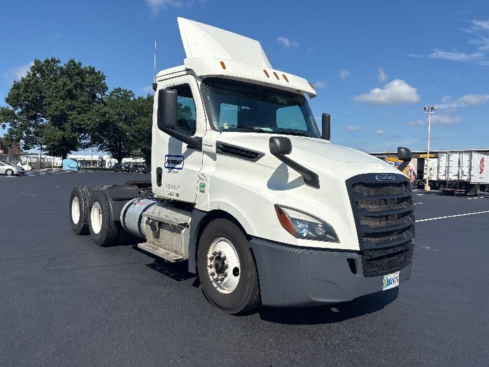 Day Cab Tractor-Heavy Duty Tractors-Freightliner-2020-T12664ST-Pennsauken-NJ-315,421\n\t\tmiles-$ 55,000 - Image 1