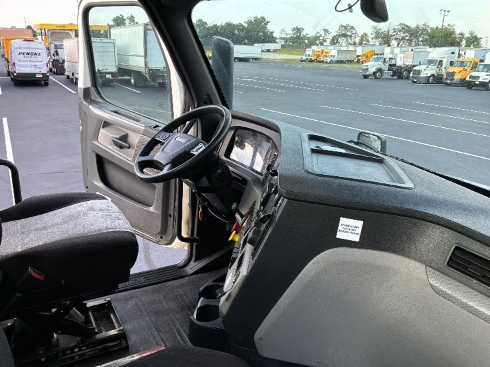 Day Cab Tractor-Heavy Duty Tractors-Freightliner-2020-T12664ST-Pennsauken-NJ-315,421\n\t\tmiles-$ 55,000 - Image 14
