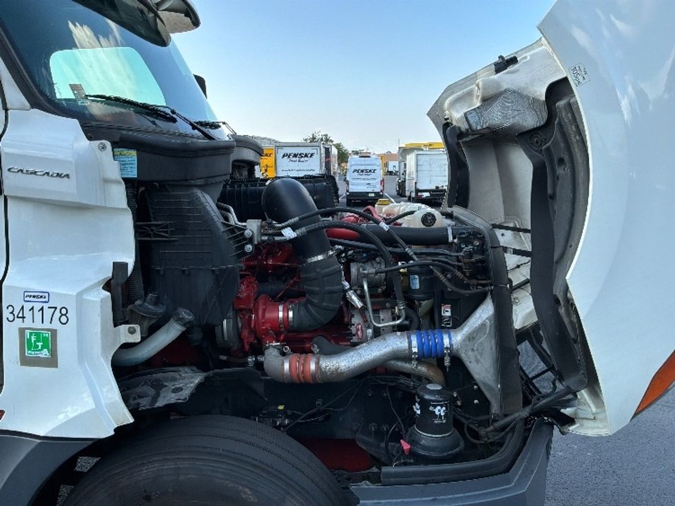Day Cab Tractor-Heavy Duty Tractors-Freightliner-2020-T12664ST-Pennsauken-NJ-315,421\n\t\tmiles-$ 55,000 - Image 15