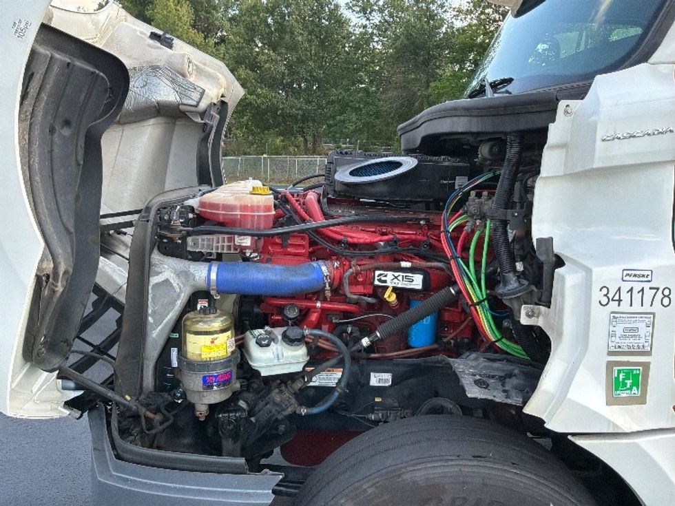 Day Cab Tractor-Heavy Duty Tractors-Freightliner-2020-T12664ST-Pennsauken-NJ-315,421\n\t\tmiles-$ 55,000 - Image 16