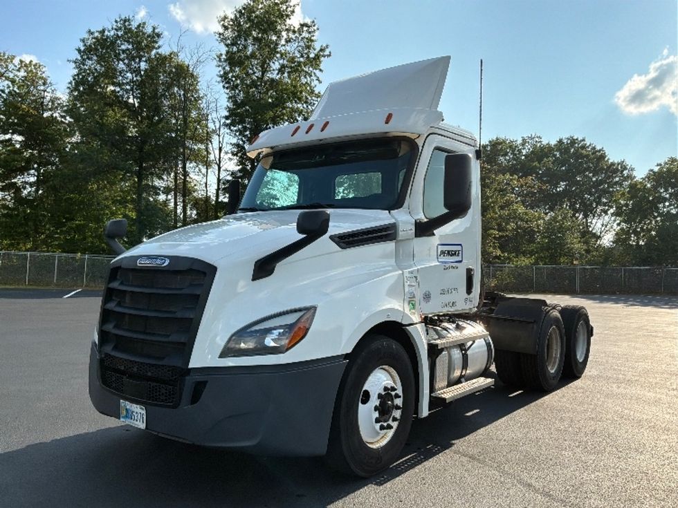 Day Cab Tractor-Heavy Duty Tractors-Freightliner-2020-T12664ST-Pennsauken-NJ-315,421\n\t\tmiles-$ 55,000 - Image 3