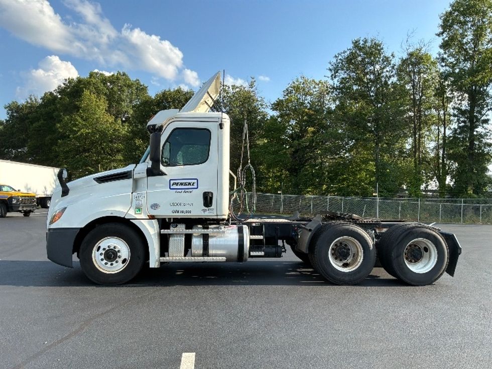 Day Cab Tractor-Heavy Duty Tractors-Freightliner-2020-T12664ST-Pennsauken-NJ-315,421\n\t\tmiles-$ 55,000 - Image 4