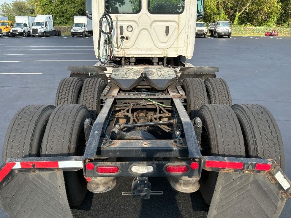 Day Cab Tractor-Heavy Duty Tractors-Freightliner-2020-T12664ST-Pennsauken-NJ-315,421\n\t\tmiles-$ 55,000 - Image 6